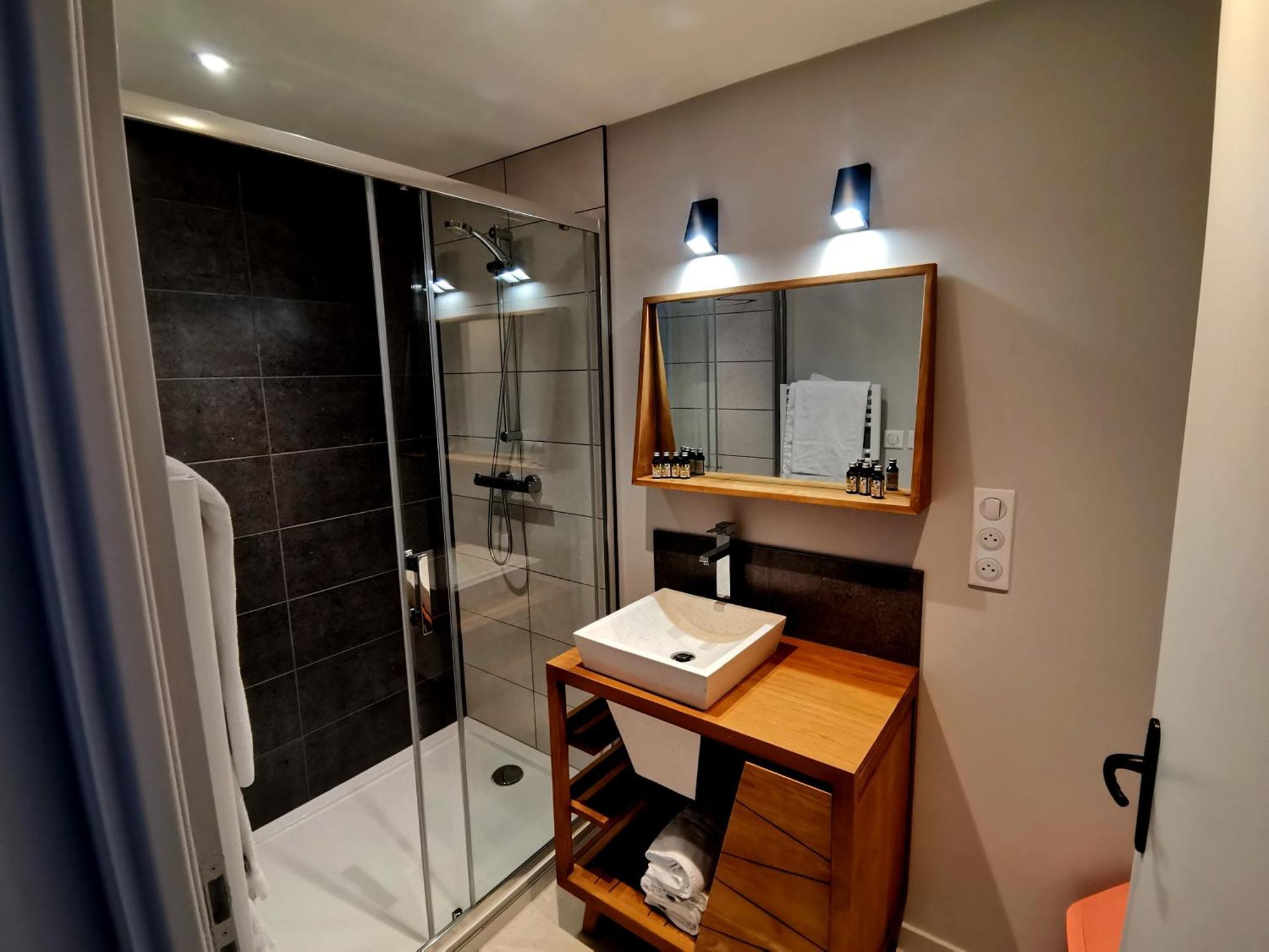 שאמבון-סור-לאק Logis Hotel Le Beau Site מראה חיצוני תמונה