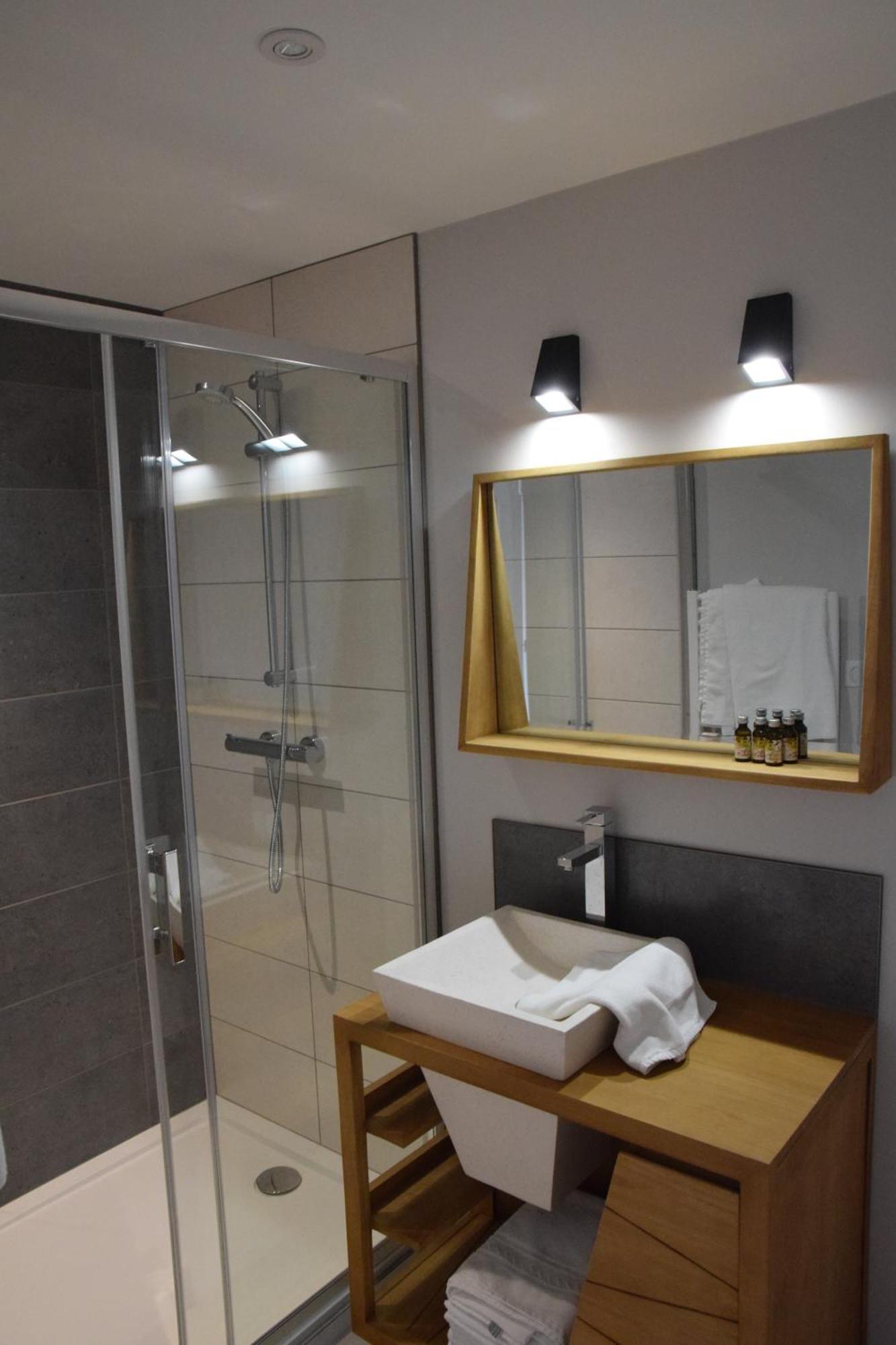 שאמבון-סור-לאק Logis Hotel Le Beau Site מראה חיצוני תמונה